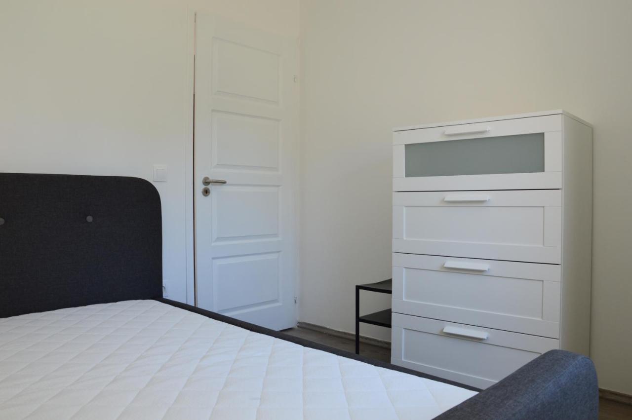 Quiet Residential Area B Taplan - 2 Bedroom And Living Room Apartment Szombathely Ngoại thất bức ảnh