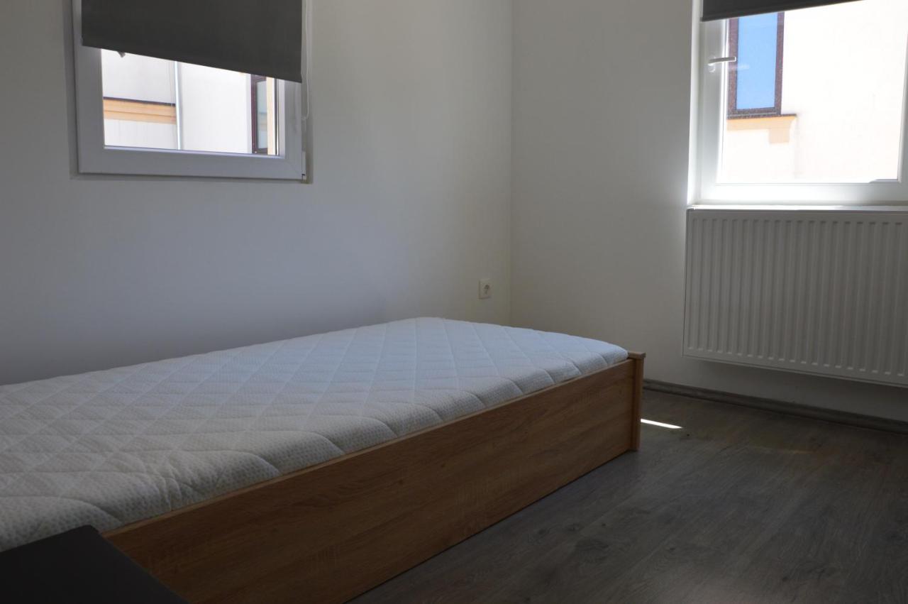 Quiet Residential Area B Taplan - 2 Bedroom And Living Room Apartment Szombathely Ngoại thất bức ảnh