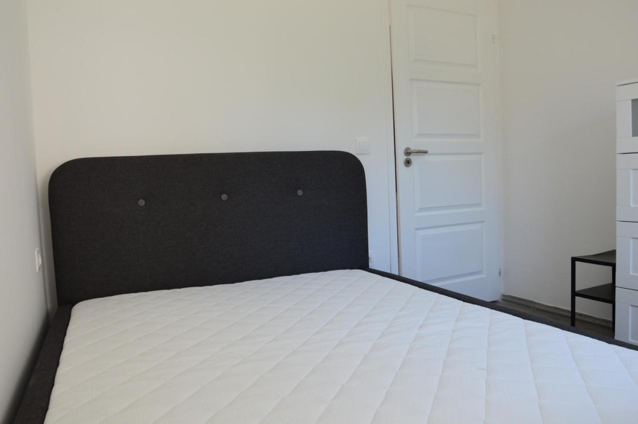 Quiet Residential Area B Taplan - 2 Bedroom And Living Room Apartment Szombathely Ngoại thất bức ảnh